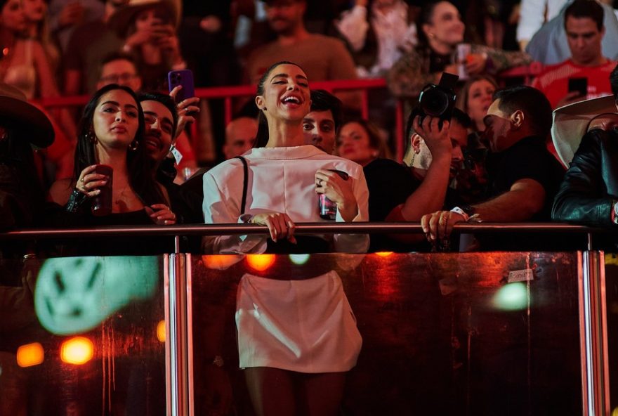 gabriela-versiani-marca-presenca-em-show-de-murilo-huff-na-festa-do-peao-de-barretos3A-looks2C-passeios-e-momentos-a-dois