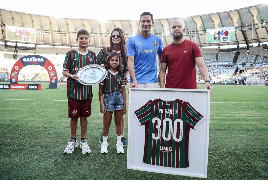 ganso-e-homenageado-pelos-300-jogos-com-a-camisa-do-fluminense ganso-e-homenageado-pelos-300-jogos-com-a-camisa-do-fluminense