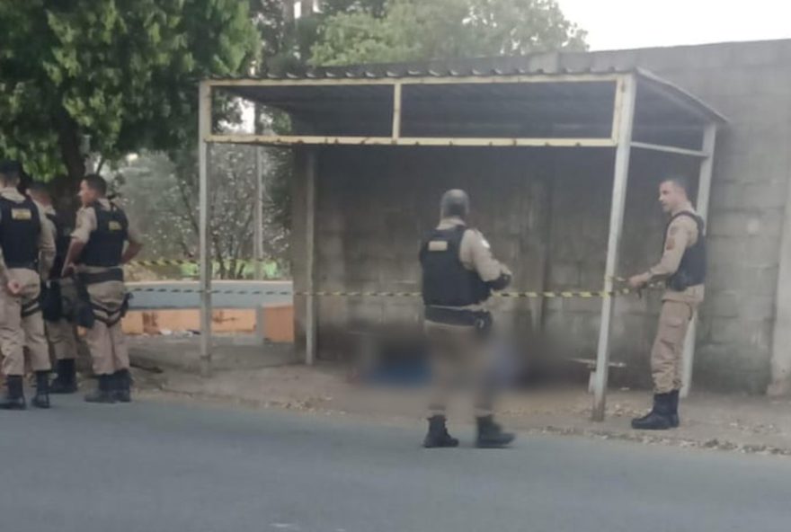 garcom-e-baleado-em-ponto-de-onibus3A-autor-em-fuga-e-cidade-de-divinopolis-em-alerta