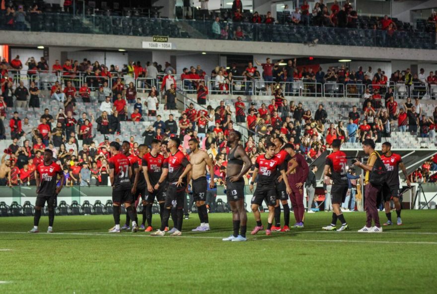 gaston-benavidez-se-destaca-na-vitoria-do-athletico-sobre-o-vila-nova