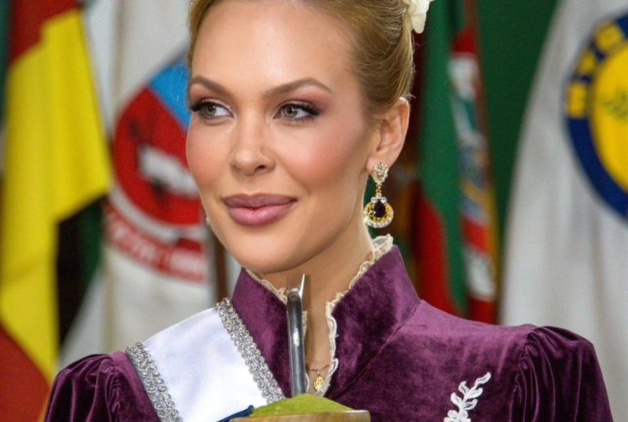 gaucha-julia-guerra-desfila-a-cavalo-no-rodeio-internacional-de-soledade-e-representa-o-rio-grande-do-sul-no-miss-universe-brasil3A-conheca-sua-historia-e-tradicoes gaucha-julia-guerra-desfila-a-cavalo-no-rodeio-internacional-de-soledade-e-representa-o-rio-grande-do-sul-no-miss-universe-brasil3A-conheca-sua-historia-e-tradicoes