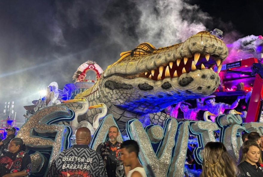 gavioes-da-fiel-inova-com-floresta-azul-em-enredo-sobre-povos-originarios gavioes-da-fiel-inova-com-floresta-azul-em-enredo-sobre-povos-originarios