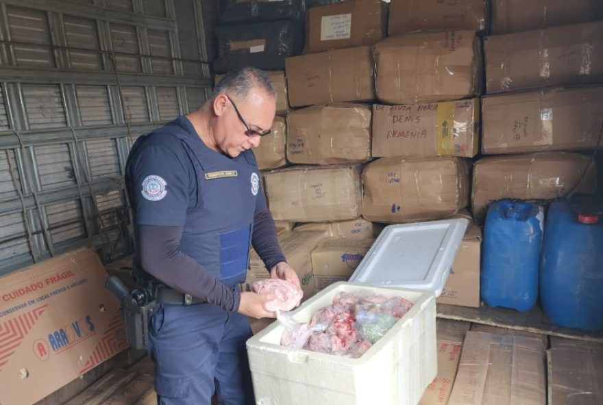 gcm-de-limeira-sp-apreende-carga-de-alimentos-em-condicoes-irregulares