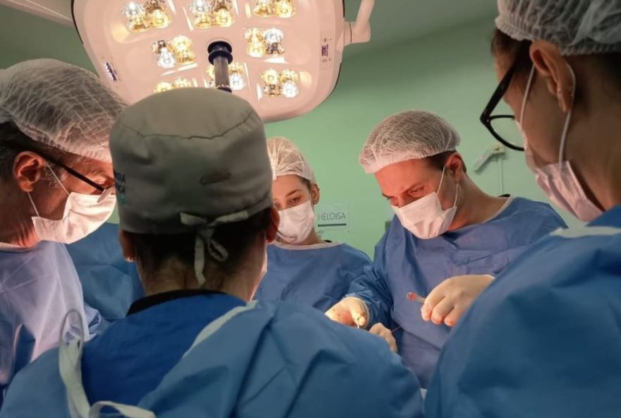 gemeas-siamesas-respondem-bem-apos-2a-etapa-de-separacao3B-nova-cirurgia-em-fevereiro-no-hc-ribeirao-preto