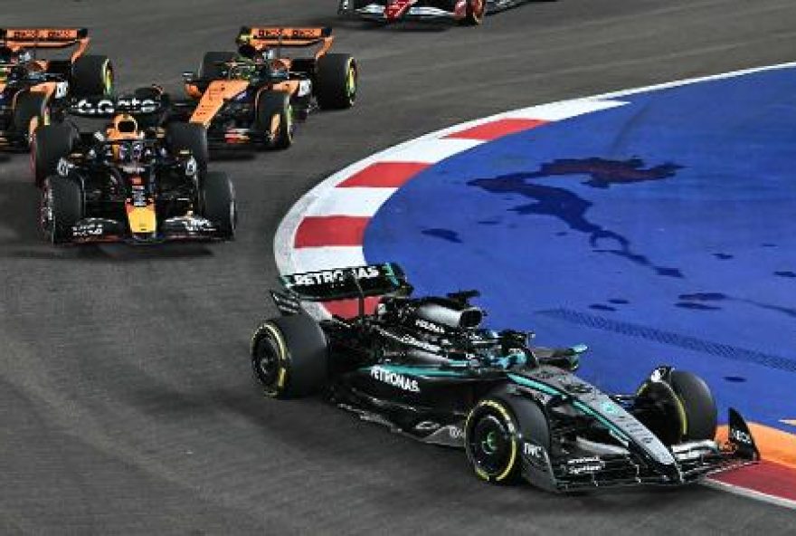 george-russell-conquista-vitoria-no-gp-de-singapura-e-mclaren-se-consagra-campea-de-equipes