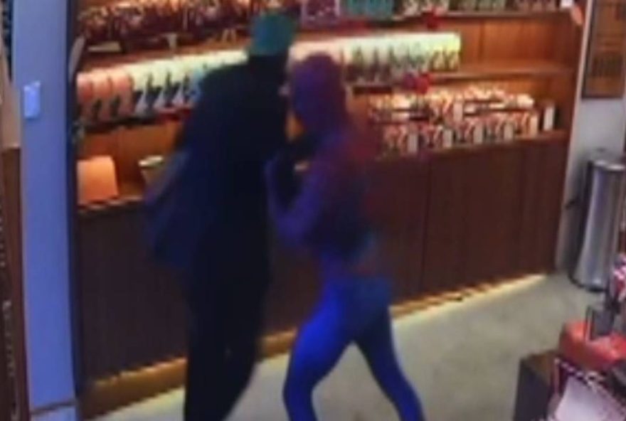 gerente-de-loja-em-ilheus2C-bahia2C-impede-furto-vestido-de-22homem-aranha22 gerente-de-loja-em-ilheus2C-bahia2C-impede-furto-vestido-de-22homem-aranha22