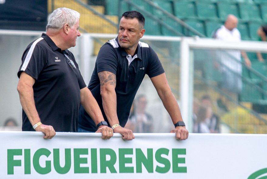 gerente-do-figueirense-busca-reforcos-para-defesa-ate-sexta-feira