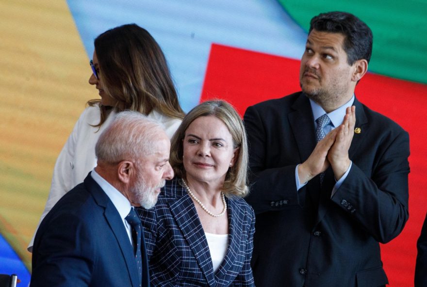 gleisi-defende-decreto-de-lula-que-amplia-poderes-de-janja-como-nao-ha-nada-de-errado