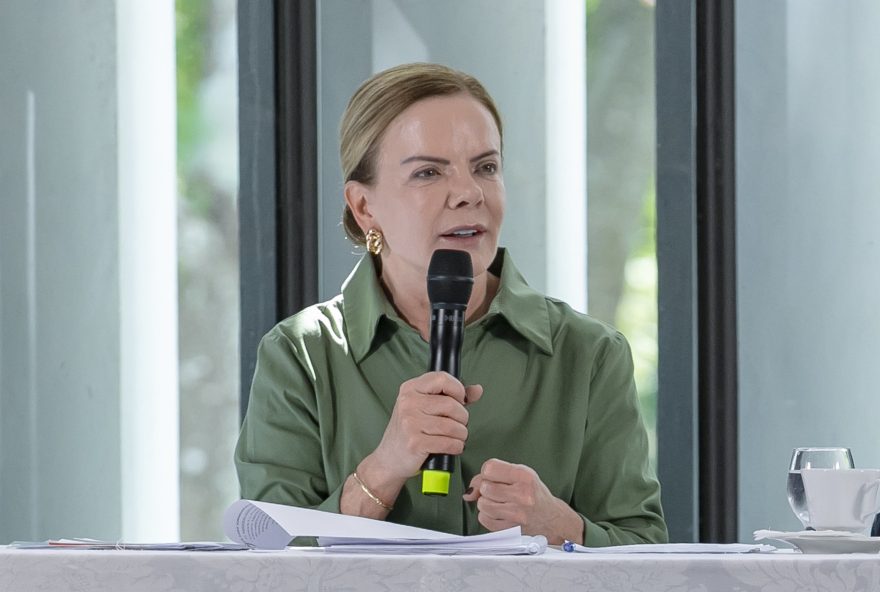 gleisi-hoffmann-se-pronuncia-sobre-pedido-de-perda-de-patente-de-bolsonaro gleisi-hoffmann-se-pronuncia-sobre-pedido-de-perda-de-patente-de-bolsonaro