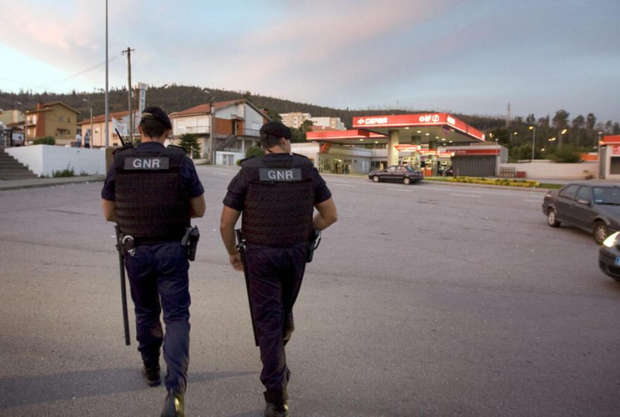 jn160609am patrulha da gnr em gondomargrupo de intervencao ordem publicasao pedro da covafoto de artur machado16 06 2009