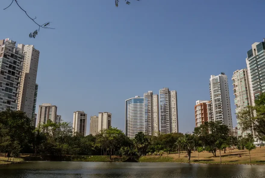 Novo Código de Postura de Goiânia permite horário comercial livre e aumenta limite de decibéis