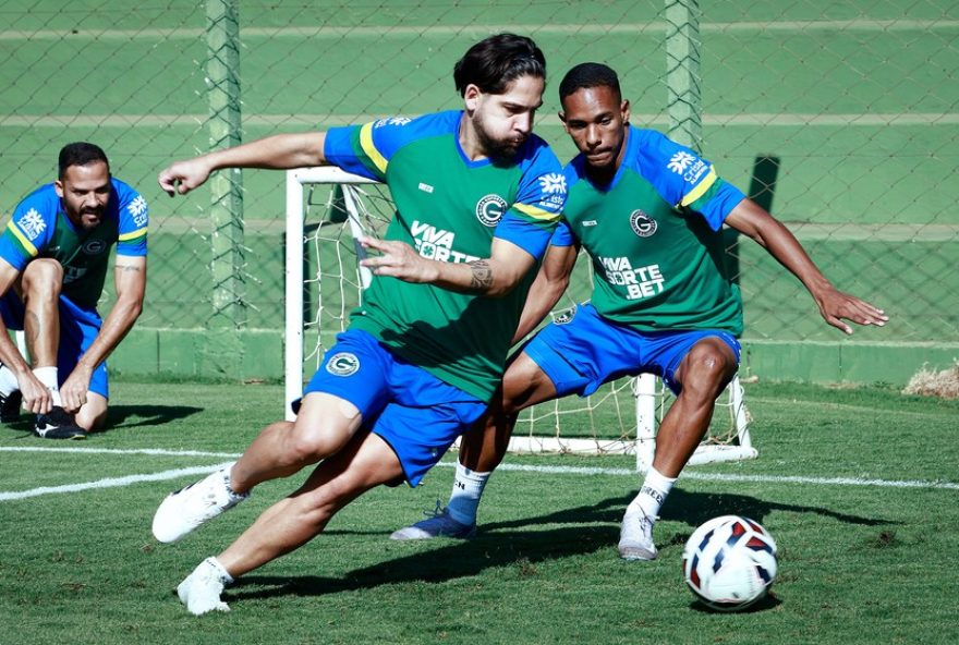 goias-amplia-vantagem-no-g-4-com-vitoria-sobre-athletico-pr3A-proximo-desafio-contra-cuiaba