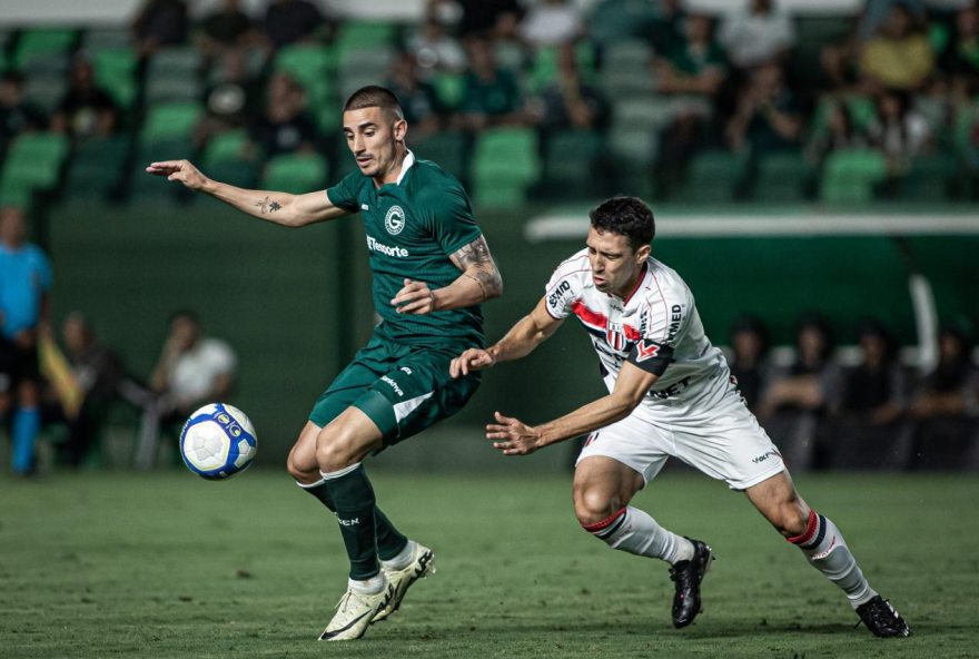 goias-e-botafogo-sp-se-preparam-para-duelo-agitado-na-serie-b