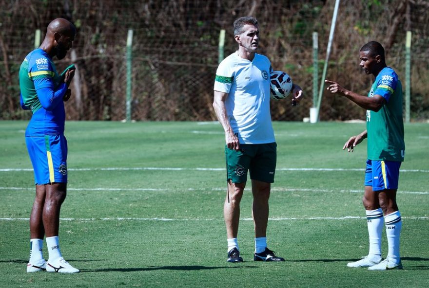 goias-em-busca-de-reabilitacao-na-serie-b-com-serie-de-jogos-em-casa