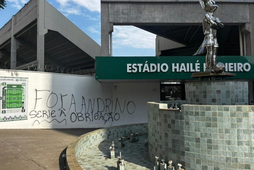 goias-enfrenta-pressao-da-torcida-apos-derrota3A-serie-a-e-obrigacao