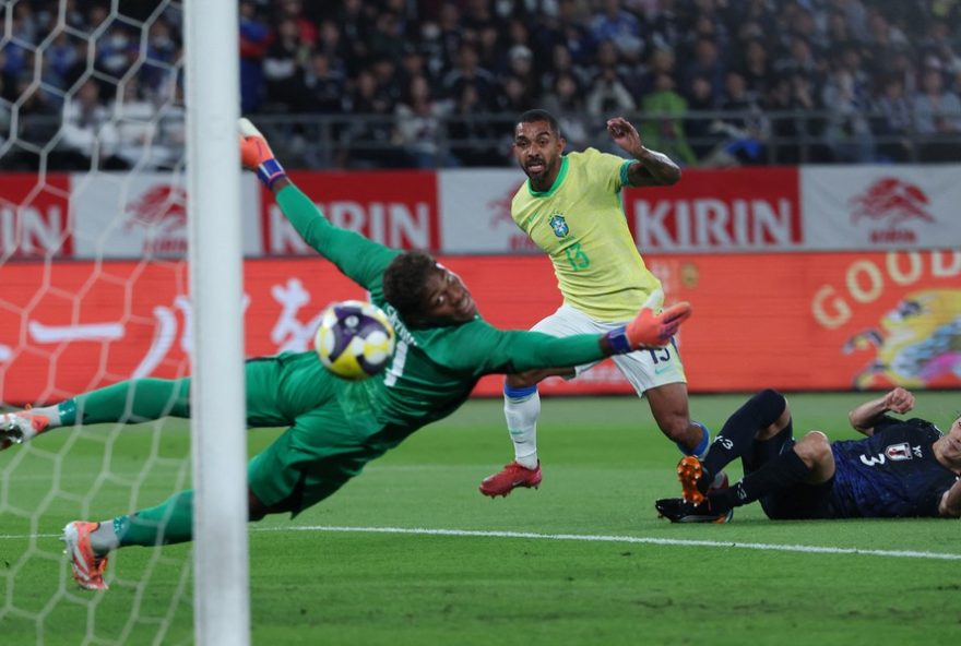 gol-historico-de-paulo-henrique-pela-selecao-enlouquece-a-internet3A-veja-as-reacoes
