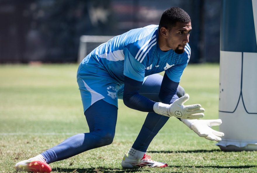 goleiro-do-cruzeiro-concilia-carreira-no-futebol-e-estudos-em-economia3A-conheca-a-trajetoria-de-leo-aragao