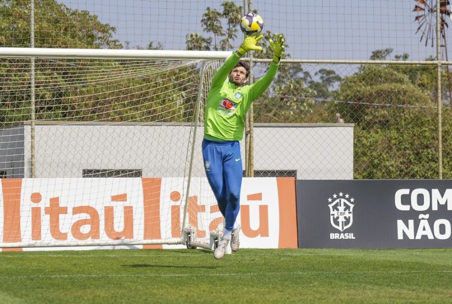 goleiro-do-cruzeiro-desperta-interesse-do-eintracht-frankfurt3A-otavio-na-mira-dos-europeus