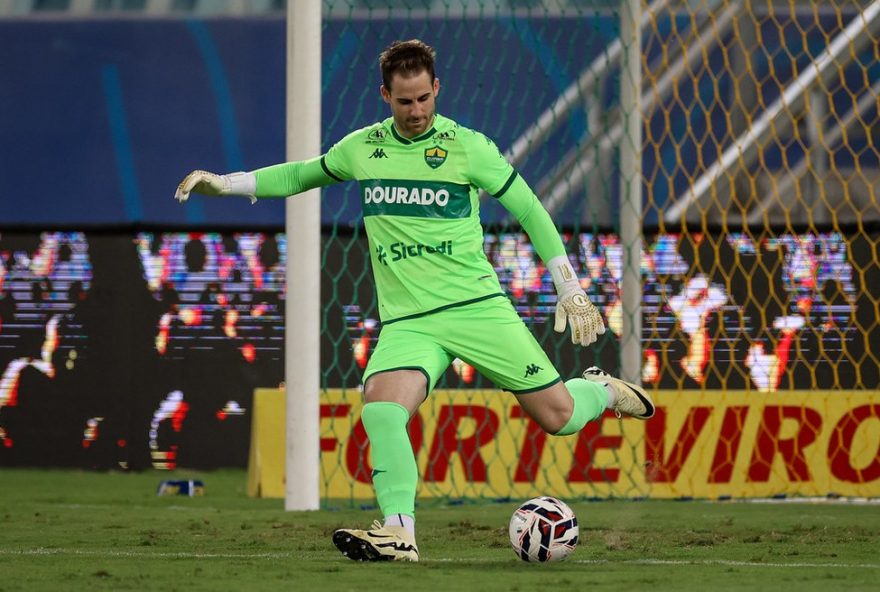 goleiro-do-cuiaba2C-mateus-pasinato-passara-por-cirurgia-e-desfalca-time-na-temporada3A-lesao-grave-e-busca-por-reposicao