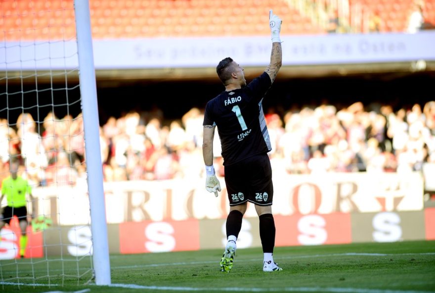 goleiro-do-fluminense-quebra-sequencia-e-defende-penalti-apos-243-rodadas-no-brasileirao