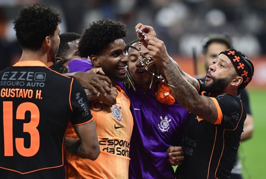 goleiro-hugo-souza-sonha-com-titulo-pelo-corinthians3A-22transformar-um-ano-complicado-em-algo-historico22