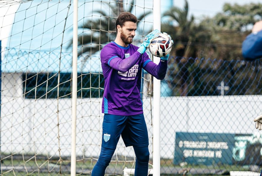 goleiro-igor-bohn-desfalca-avai-por-seis-meses-apos-cirurgia-no-ombro