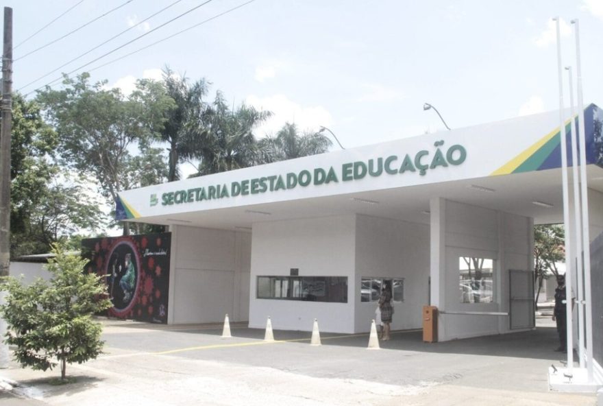 governador-anuncia-convocacao-de-1.3-mil-professores-na-rede-estadual-em-2026
