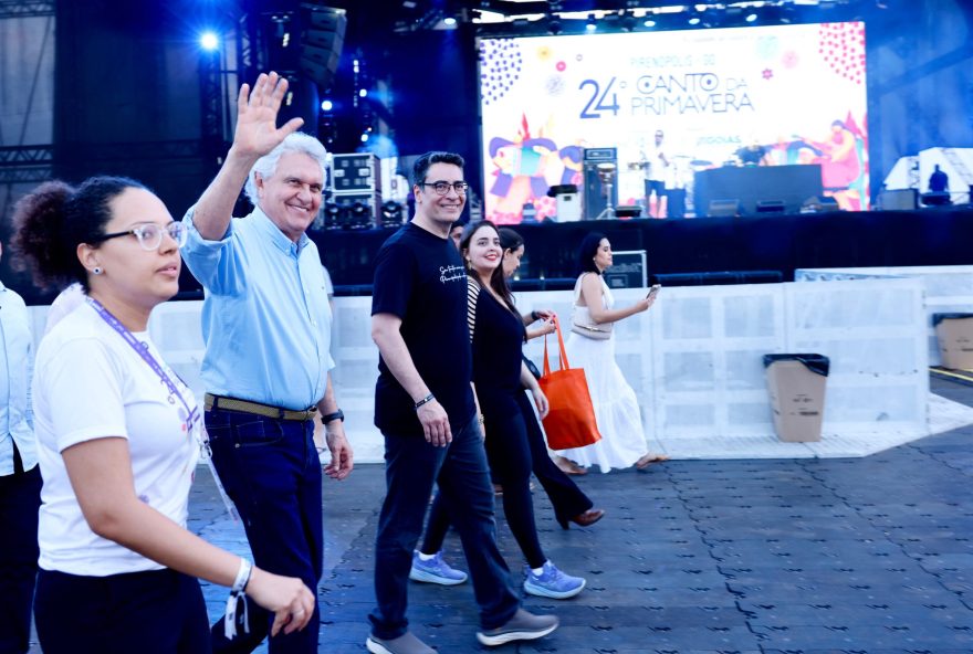 governador-caiado-comemora-o-sucesso-da-24a-edicao-do-canto-da-primavera-em-pirenopolis-1