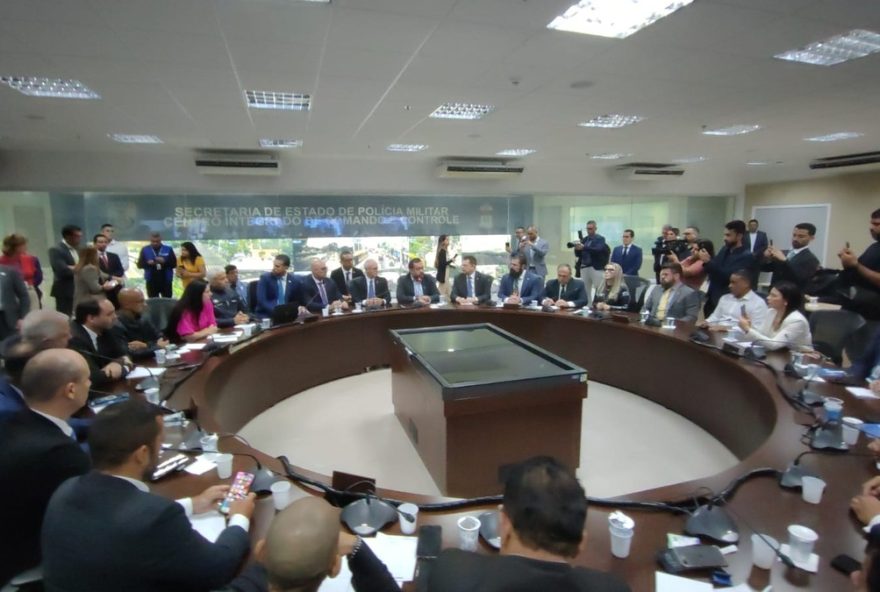 governador-claudio-castro-garante-transparencia-em-megaoperacao-ministro-do-stf-visitara-rio-sem-medo-de-orgaos-de-controle governador-claudio-castro-garante-transparencia-em-megaoperacao-ministro-do-stf-visitara-rio-sem-medo-de-orgaos-de-controle