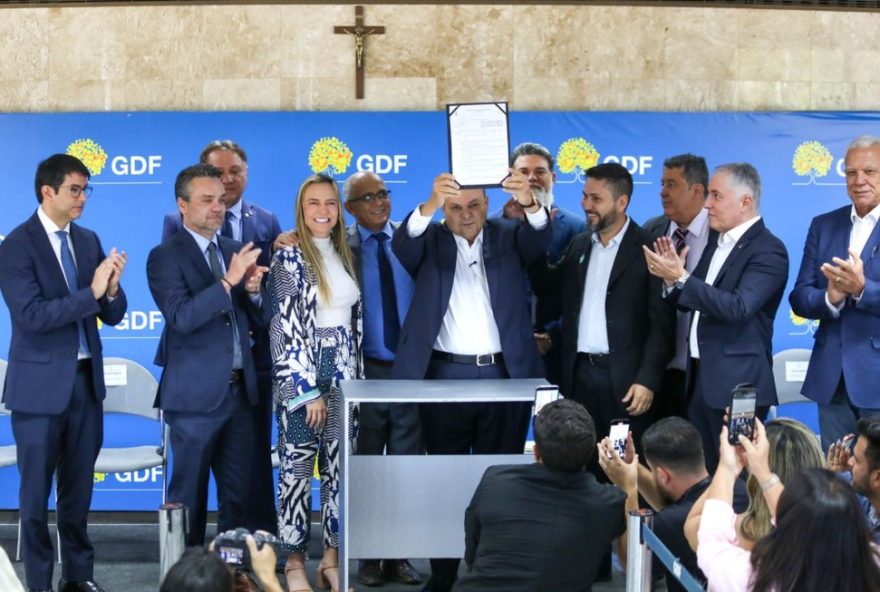 governador-do-df-sanciona-lei-que-atualiza-regras-para-taxi3A-veja-mudancas