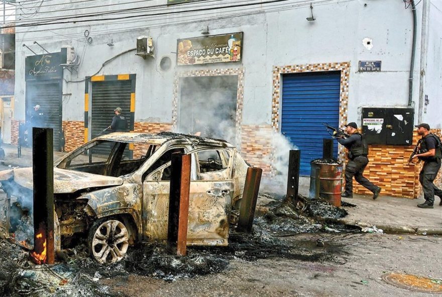 governador-do-rj-planeja-retirada-de-barricadas-em-comunidades-parceria-com-prefeituras-para-combater-crime-e-melhorar-qualidade-de-vida governador-do-rj-planeja-retirada-de-barricadas-em-comunidades-parceria-com-prefeituras-para-combater-crime-e-melhorar-qualidade-de-vida