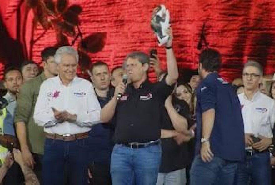 governador-tarcisio-afirma-que-tempo-trara-justica-ao-ex-presidente-em-evento-politico
