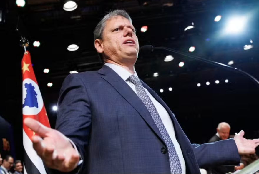 governador-tarcisio-visita-bolsonaro-na-prisao-em-ato-de-encenacao-politica governador-tarcisio-visita-bolsonaro-na-prisao-em-ato-de-encenacao-politica