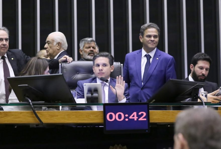 governadores-de-direita-pressionam-por-pl-antifaccao-e-devedor-contumaz-em-manifesto-a-hugo-motta governadores-de-direita-pressionam-por-pl-antifaccao-e-devedor-contumaz-em-manifesto-a-hugo-motta