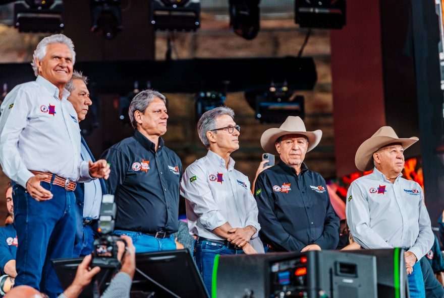 governadores-de-direita-ultrapassam-flavio-bolsonaro-em-intencoes-de-voto-entre-eleitores-independentes governadores-de-direita-ultrapassam-flavio-bolsonaro-em-intencoes-de-voto-entre-eleitores-independentes