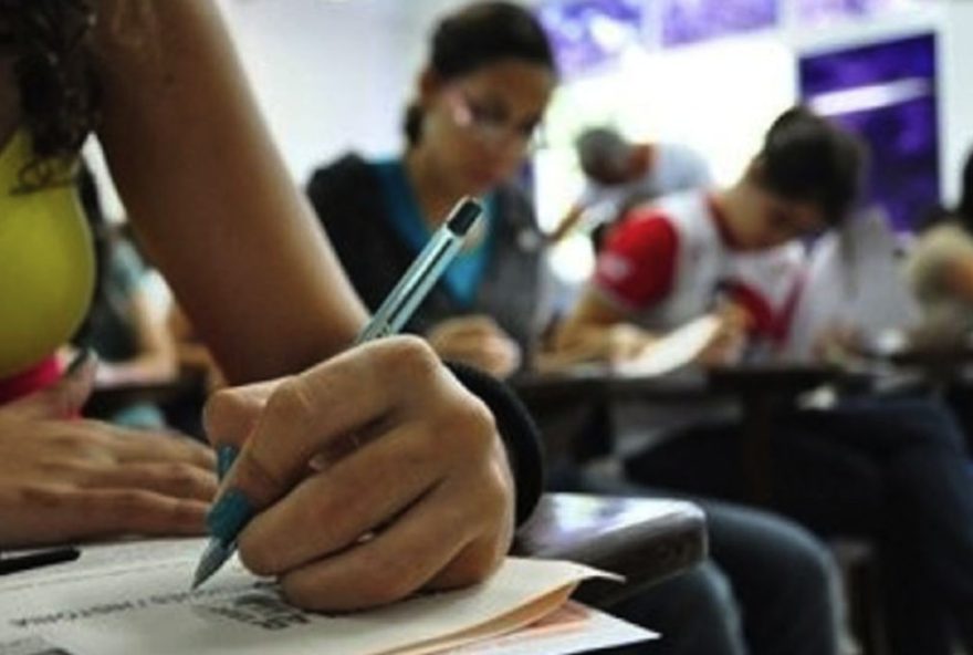 governo-anuncia-concurso-publico-para-professores-com-mais-de-10-mil-vagas