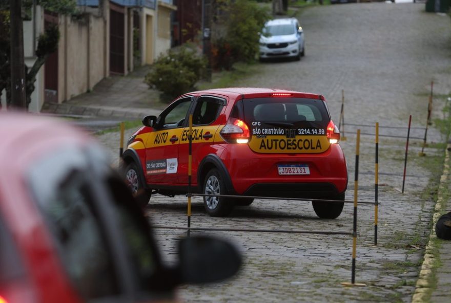 governo-avalia-acabar-com-obrigatoriedade-de-aulas-para-obter-cnh