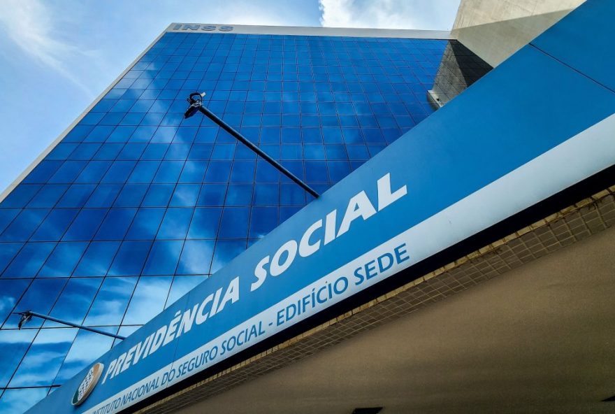governo-avalia-adiantar-5025-de-verba-publica-para-aposentados-lesados