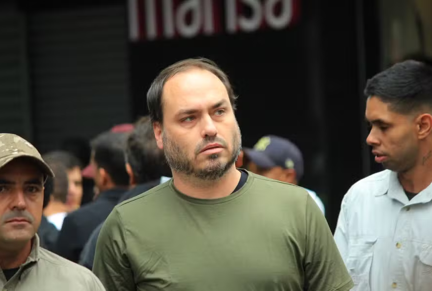 governo-bolsonaro3A-carluxo-critica-governadores-de-direita-por-falta-de-apoio