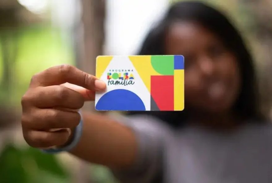 governo-cobra-devolucao-de-r24-478-milhoes-pagos-indevidamente-no-auxilio-emergencial3A-mais-de-2-mil-familias-do-df-sao-afetadas