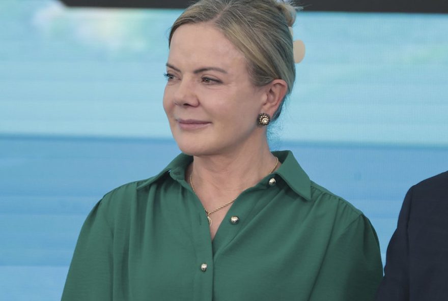 governo-de-lula-votara-contra-anistia-e-defende-cassacao-de-eduardo-bolsonaro3A-ministra-gleisi-hoffmann