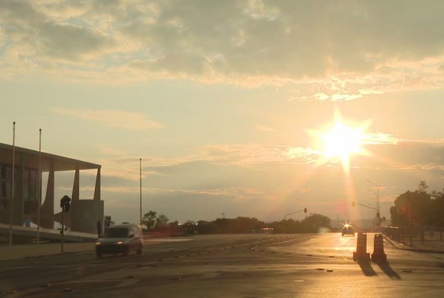 governo-do-df-decreta-ponto-facultativo2C-mas-governo-federal-nao-segue-medida governo-do-df-decreta-ponto-facultativo2C-mas-governo-federal-nao-segue-medida