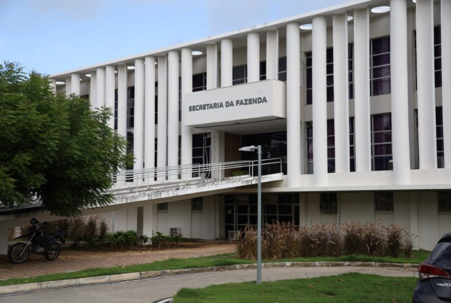 governo-do-rn-abre-concurso-com-50-vagas-para-auditor-fiscal-e-salario-inicial-de-r24-132C2-mil governo-do-rn-abre-concurso-com-50-vagas-para-auditor-fiscal-e-salario-inicial-de-r24-132C2-mil