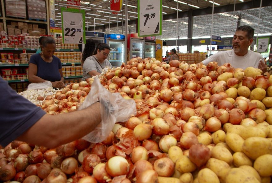 governo-federal-convoca-reunioes-urgentes-para-conter-inflacao-dos-alimentos-em-2025