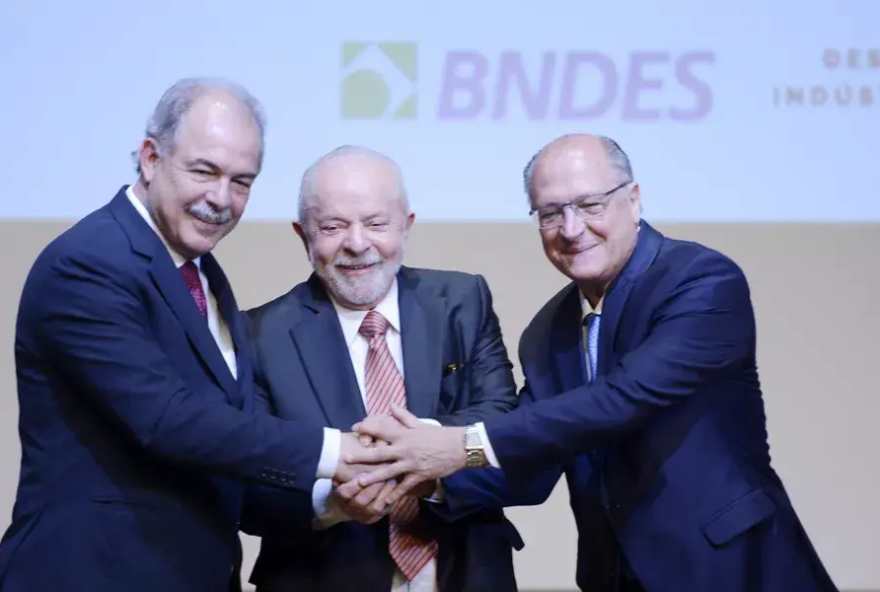 governo-lula-aumenta-investimentos-do-bndes-em-3025