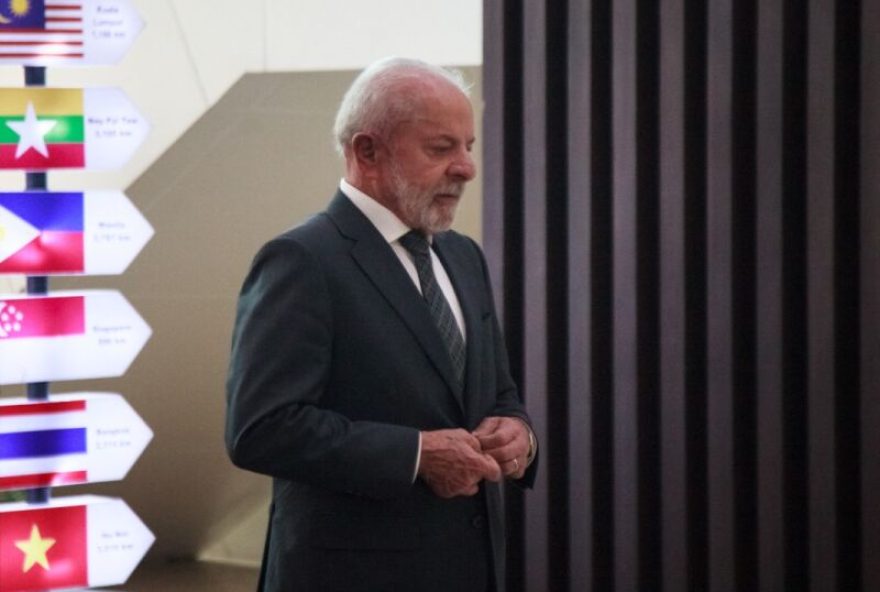 INDONESIA-BRAZIL-ASEAN-DIPLOMACY Brazil's President Luiz Inacio Lula da Silva arrives at the Association of Southeast Asian Nations (ASEAN) Secretariat in Jakarta on October 24, 2025. (Photo by Aditya IRAWAN / AFP)