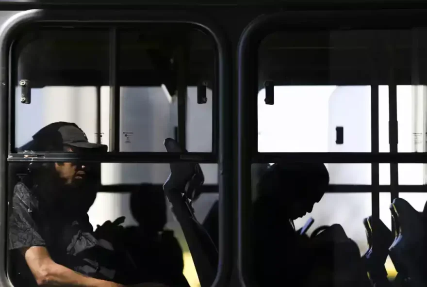 governo-lula-planeja-oferecer-transporte-publico-gratuito-como-estrategia-para-reeleicao-em-2026