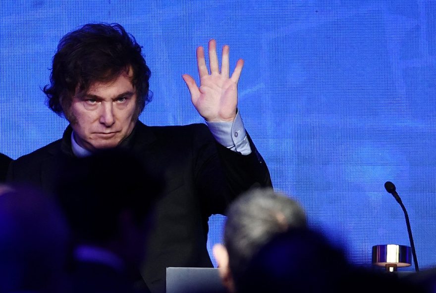 governo-milei-anuncia-intervencao-no-cambio-da-argentina-para-conter-alta-do-dolar-frente-ao-peso