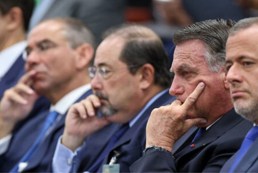 governo-poderia-aceitar-acordo-para-diminuir-penas-do-82F1-desde-que-nao-haja-anistia-para-bolsonaro
