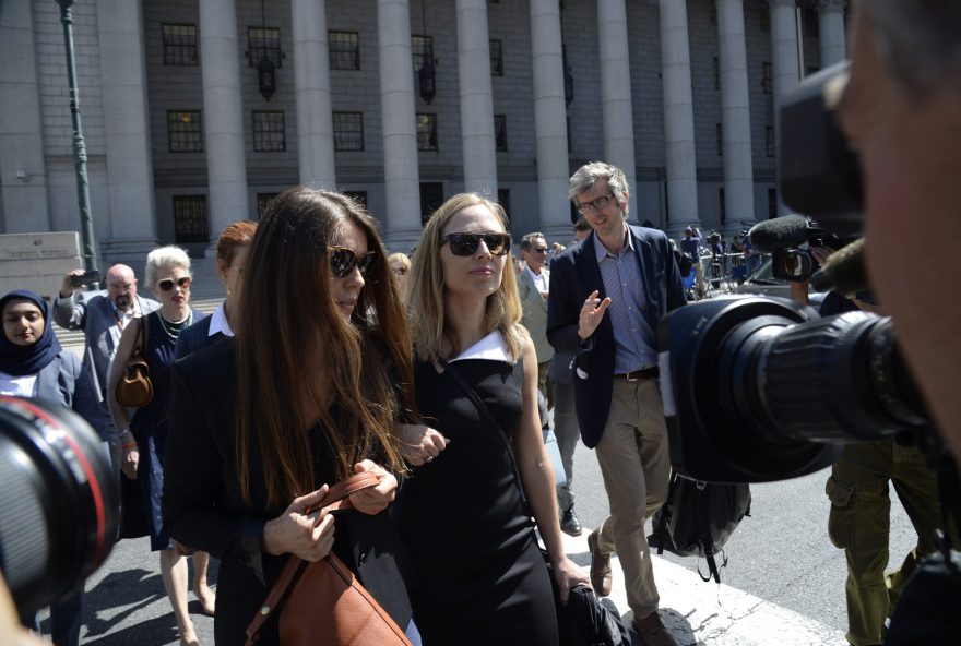 governo-trump-libera-parte-dos-documentos-do-caso-epstein-com-imagens-de-rivais-politicos-e-estrelas-pop governo-trump-libera-parte-dos-documentos-do-caso-epstein-com-imagens-de-rivais-politicos-e-estrelas-pop